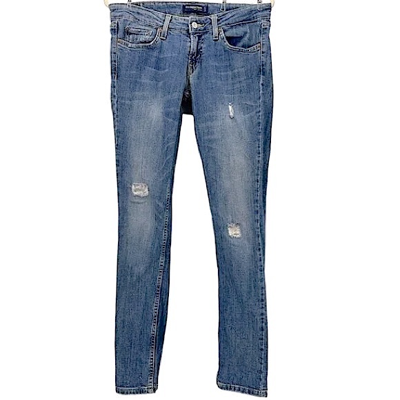 Levi’s Medium Wash Too Super Low 524 Distressed Skinny Jean, Junior 0 Short NWOT - Picture 3 of 15